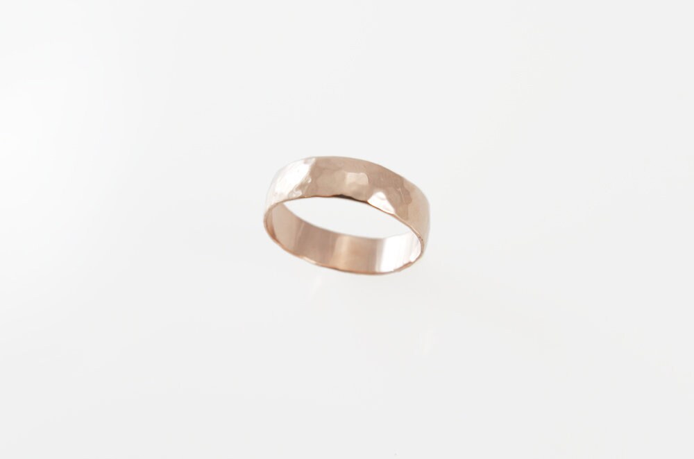 5 M Langer Ehering Aus 14 Karat Roségold. Gehämmerter Ehering. Band. Für Männer, Frauen, Eheringe Sie Und Ihn. Männer 5 M Langer Ehering Aus 14 Karat Roségold. Gehämmerter Ehering. Band. Für Männer, Frauen, Eheringe Sie Und Ihn. Männer von KaiJewelry585