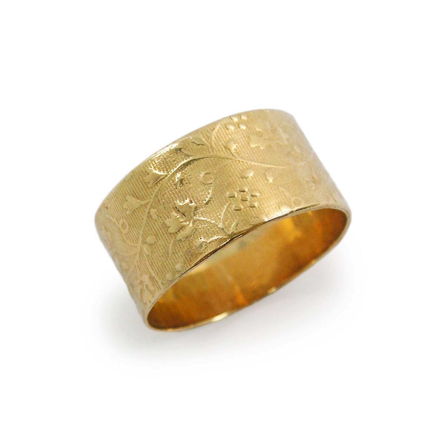 Ehering Aus 18 Karat Weinberg. Breiter Ehering. Blumenring Gelbgold. 9 Mm Breiter Ring. Strukturierter | Gr-9060-650 Ehering Aus 18 Karat Weinberg. Breiter Ehering. Blumenring Gelbgold. 9 Mm Breiter Ring. Strukturierter | Gr-9060-650 von KaiJewelry585