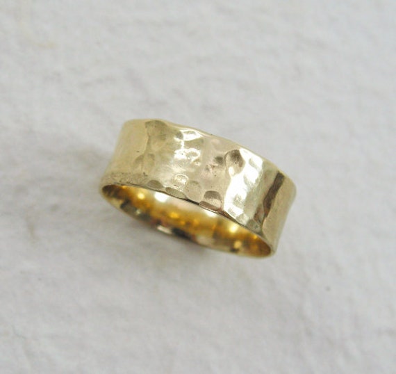 Ehering Für Männer. Aus Echtem Massivem Gold, 7 Mm. Breiter Ehering. Damenring. Gehämmerter Mittelbreiter Ring 14-Karätigem Gelbgold von KaiJewelry585