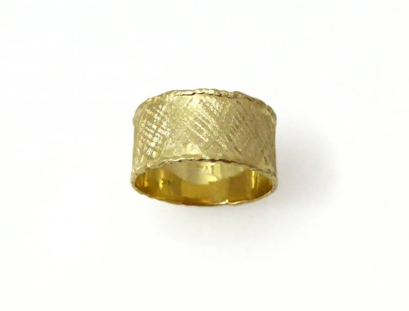 Frauen Ehering. Ehering Aus 14K Gelbgold. Breiter Trauring. Geschwungener Ehering Für Sie.(Gr-9295-852 von KaiJewelry585