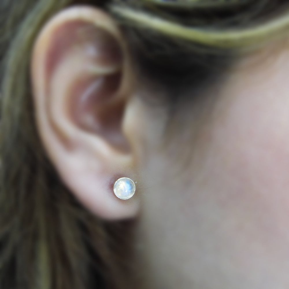 Gelbe 14K Gold & 6 Mm Mondstein Ohrstecker, Geburtstagsgeschenk Für Sie, Mondsteinschmuck, Romantisch Gelbe 14K Gold & 6 Mm Mondstein Ohrstecker, Geburtstagsgeschenk Für Sie, Mondsteinschmuck, Romantisch von KaiJewelry585