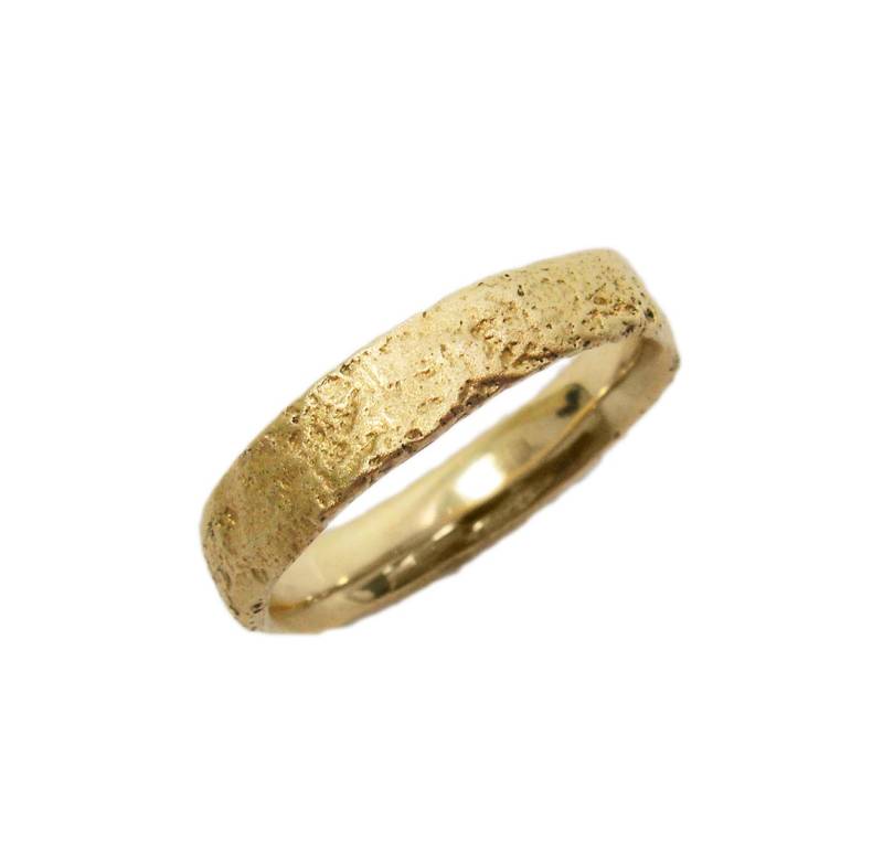Geschmolzener Ehering Aus 14Kt Gold. Damen Ehering. 14K Gelbgold. Unisex Gehämmert Und Geschmiedet von KaiJewelry585