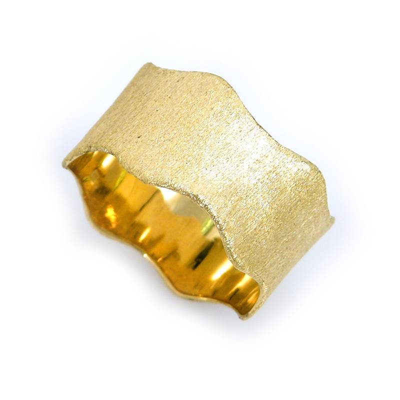 Gold-Ehering. Diamantgekratzter Ehering. Wellenförmiges Kantenband. Band Aus 14-Karätigem Gelbgold. Breiter Wellengoldband | Gr-9123-870 von KaiJewelry585