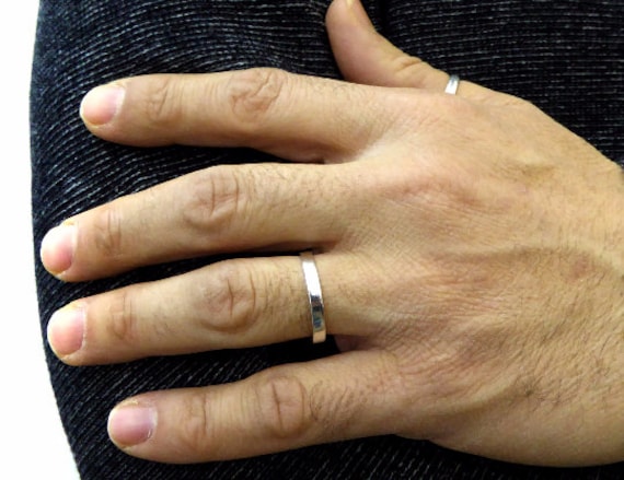 Gold-Frauen-Ehering, 14K Herrenring, Damen-Ehering, Gold Gehämmerter Ehering von KaiJewelry585