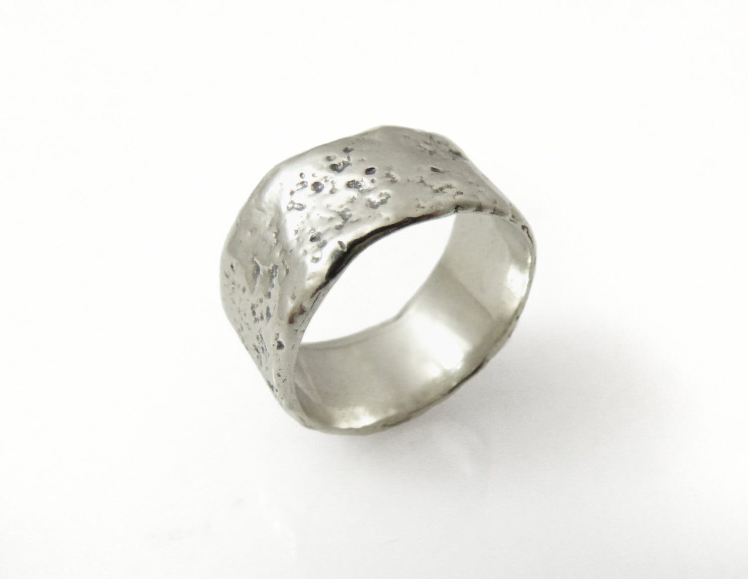 Roher Ehering. Silberner Ehering Für Männer. Breiter Silberring | Gr-9264-1225 Roher Ehering. Silberner Ehering Für Männer. Breiter Silberring | Gr-9264-1225 von KaiJewelry585