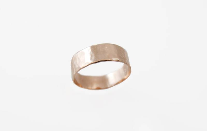 Rosegold Herren Ehering. Gehämmerter 14K Frau Ehering von KaiJewelry585