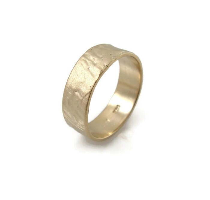 strukturierter Ehering. 7 Mm Breiter Ehering - 585Er Gelbgoldring. Ehering, Matte strukturierter Ehering. 7 Mm Breiter Ehering - 585Er Gelbgoldring. Ehering, Matte von KaiJewelry585