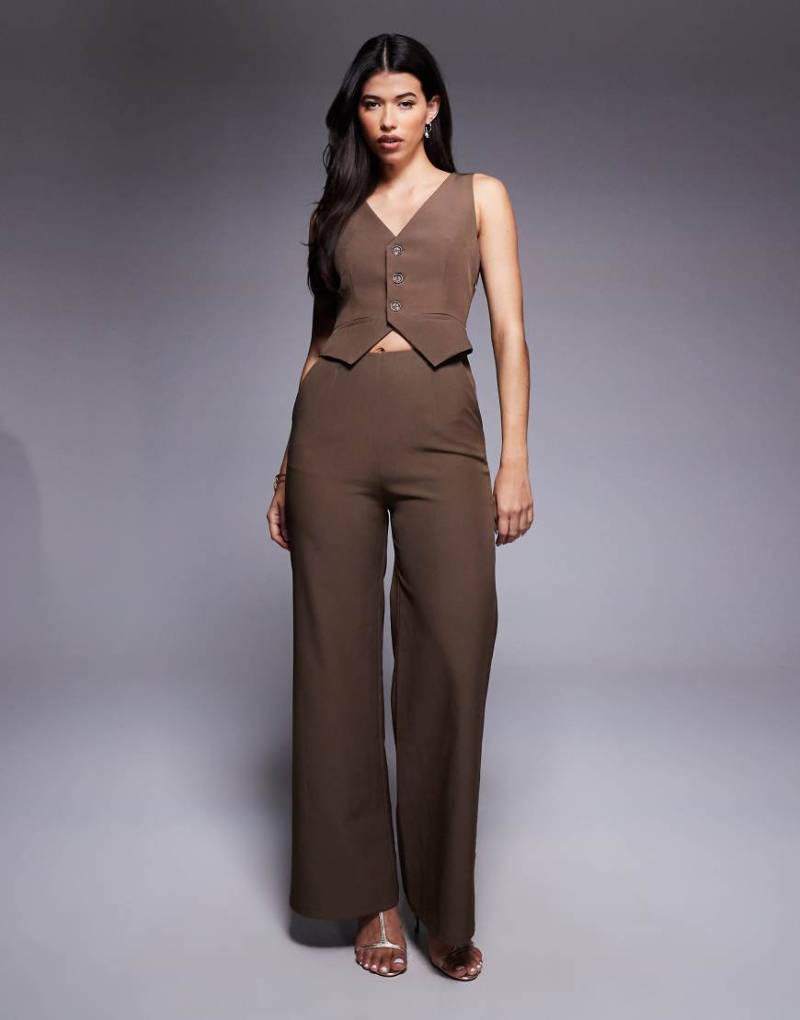 Kaiia - Exklusiv - Ärmelloser Westen-Jumpsuit in Braun mit weitem Bein von Kaiia