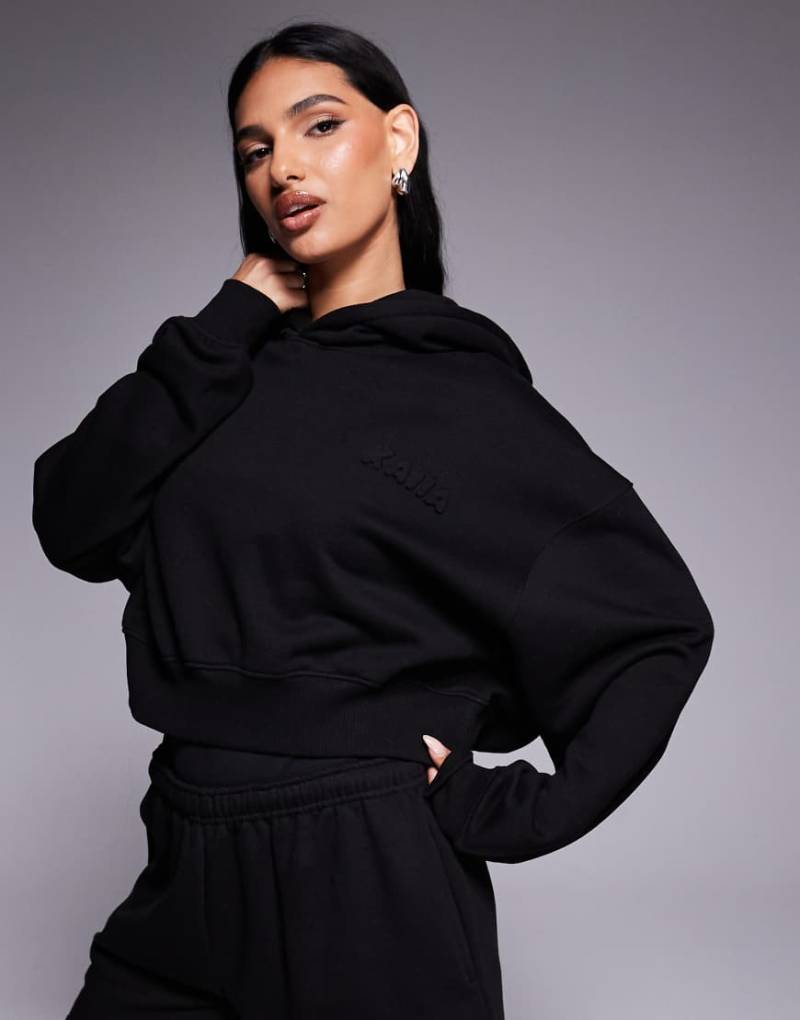 Kaiia - Cropped-Kapuzenpullover mit hohem Baumwollanteil in Schwarz mit eingeprägtem Bubble-Logo, Kombiteil von Kaiia