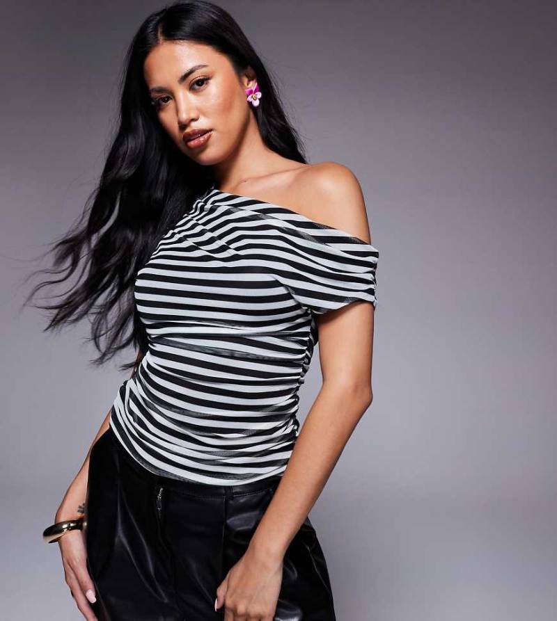 Kaiia - Exclusive - Anschmiegsames, doppellagiges Trägertop aus Netzstoff in Schwarzweiß mit Off-Shoulder-Träger und Drapierung-Bunt Kaiia - Exclusive - Anschmiegsames, doppellagiges Trägertop aus Netzstoff in Schwarzweiß mit Off-Shoulder-Träger und Drapierung-Bunt von Kaiia