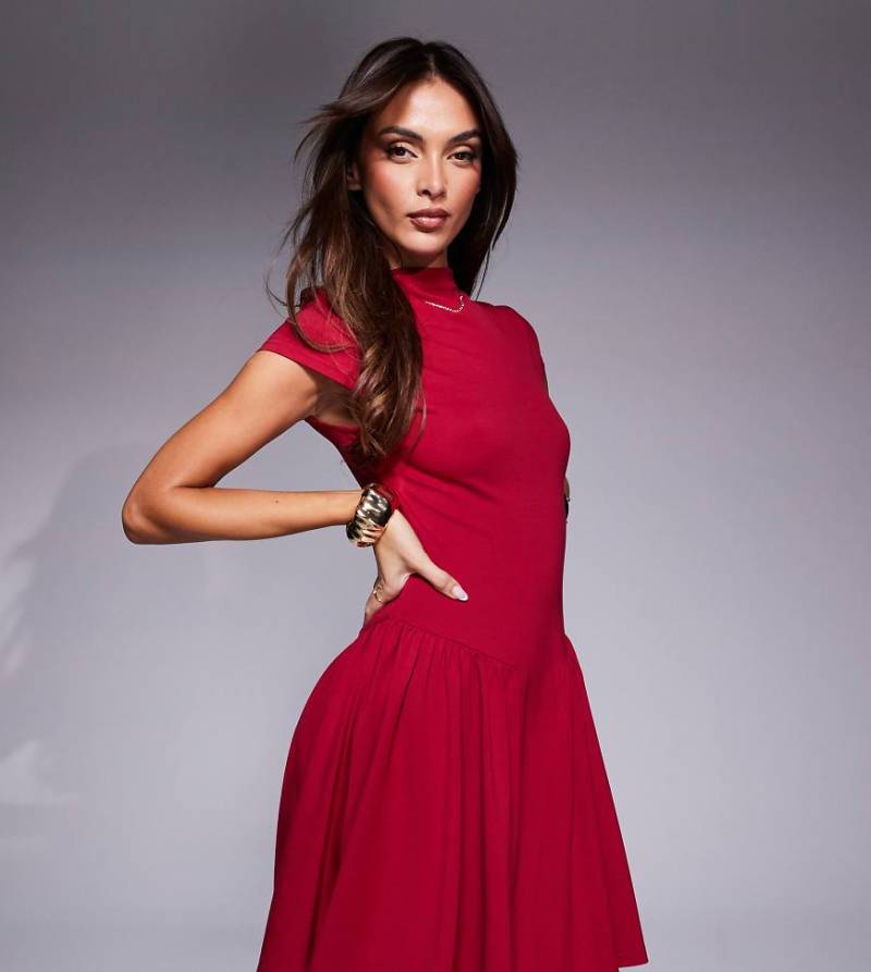 Kaiia - Exclusive - Hochgeschlossenes, plissiertes Minikleid in Rot mit Flügelärmeln von Kaiia