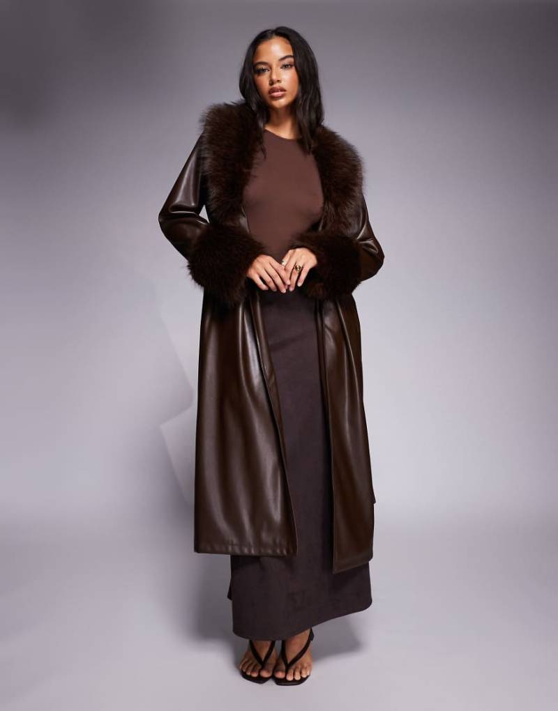 Kaiia - Exclusive - Maxi-Mantel aus Kunstleder in Schokobraun mit Kunstpelzbesatz-Brown Kaiia - Exclusive - Maxi-Mantel aus Kunstleder in Schokobraun mit Kunstpelzbesatz-Brown von Kaiia