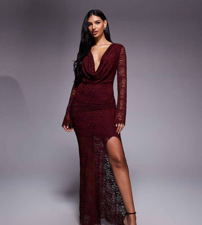 Kaiia - Exclusive - Maxikleid aus Spitze in Burgunderrot mit Wasserfallausschnitt, ausgestellten Ärmeln und Schlitz am Oberschenkel von Kaiia