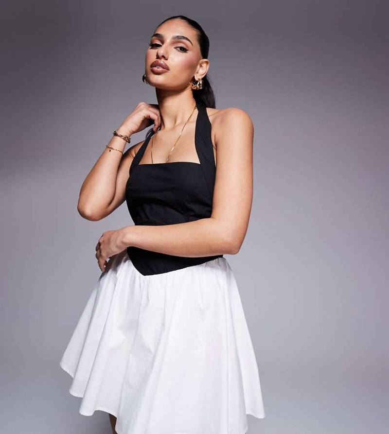 Kaiia - Exclusive - Minikleid in Schwarz mit eckigem Neckholder-Ausschnitt und kontrastierendem Rock in Weiß-Bunt von Kaiia