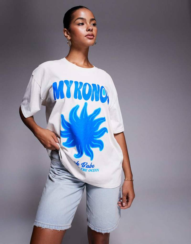 Kaiia - Exclusive - Oversize-T-Shirt in Ecru mit „Mykonos"-Sonnen-Grafikmotiv-Weiß von Kaiia