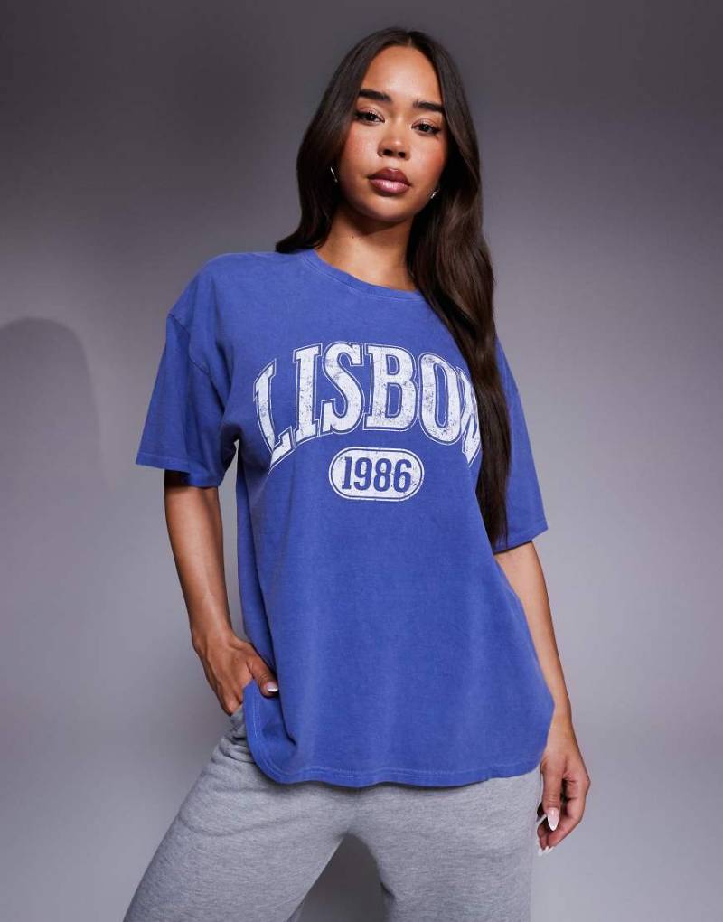 Kaiia - Exclusive -Oversize-T-Shirt mit hohem Baumwollanteil in Kobaltblau mit verwaschenem Grafikmotiv von Kaiia