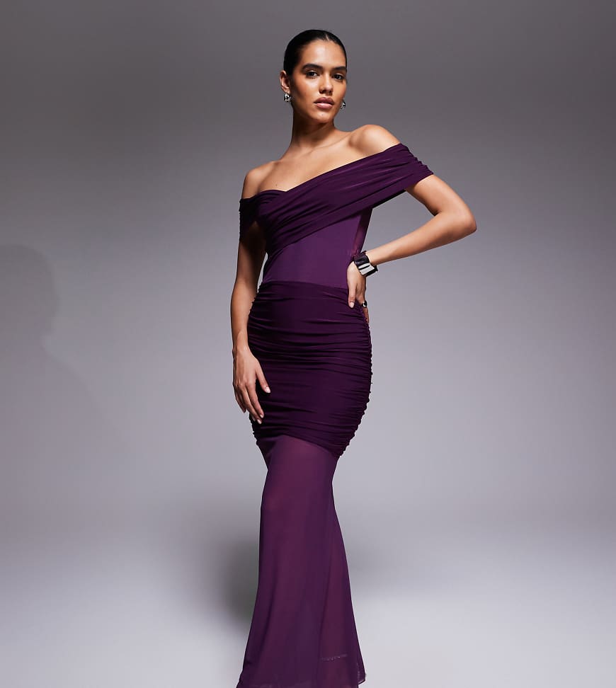 Kaiia - Exclusive - Zweilagiges, anschmiegsames Maxikleid in Pflaumenlila mit transparentem Netzstoff-Saum und schulterfreiem Design von Kaiia