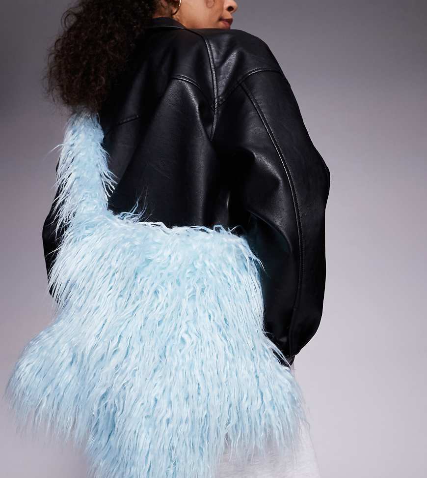 Kaiia - Exklusive, sternförmige Oversize-Umhängetasche aus zotteligem Kunstpelz in Babyblau von Kaiia