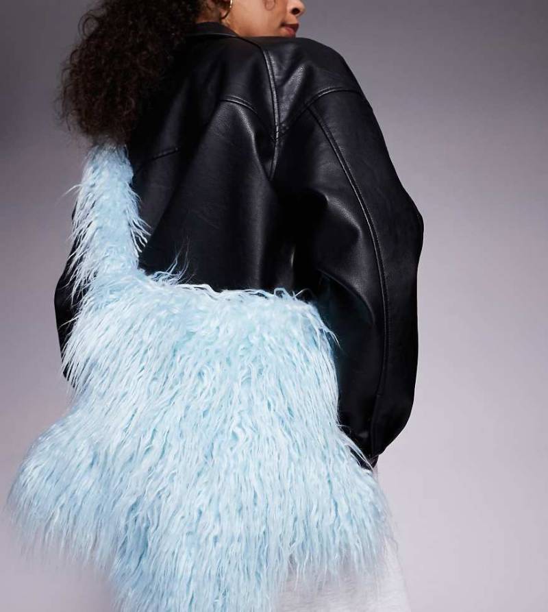 Kaiia - Exklusive, sternförmige Oversize-Umhängetasche aus zotteligem Kunstpelz in Babyblau von Kaiia