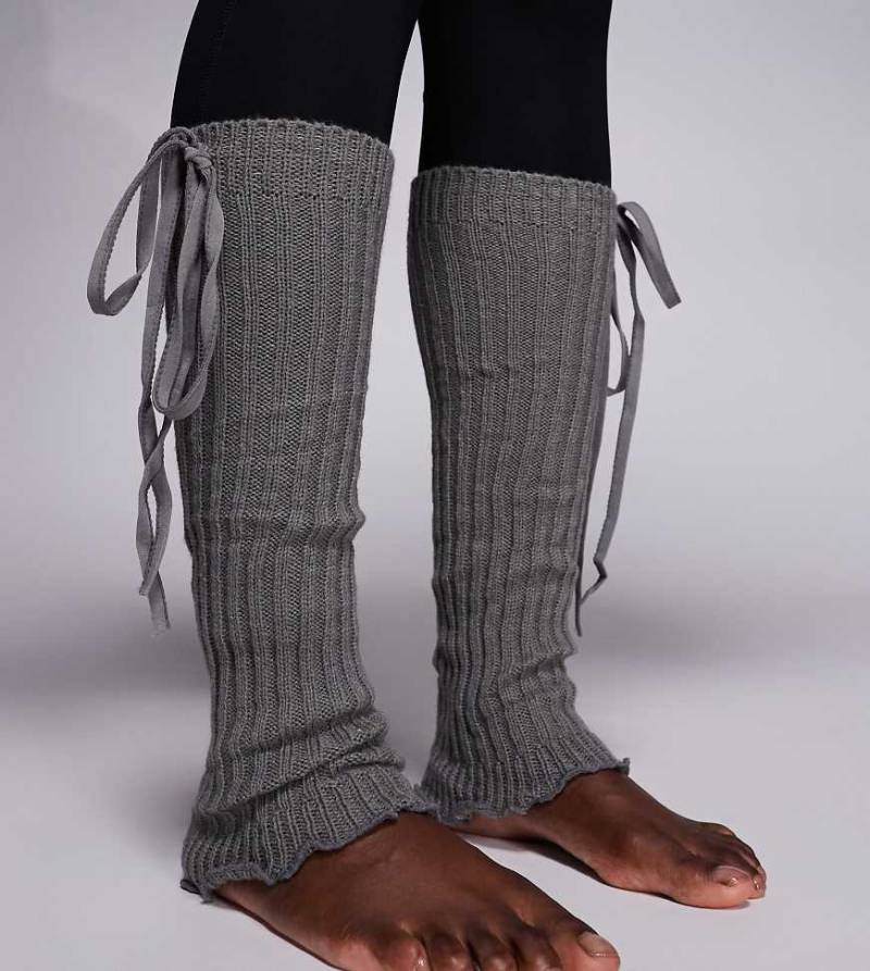 Kaiia - Exklusive Beinstulpen in Grau mit Schleifen-Detail von Kaiia