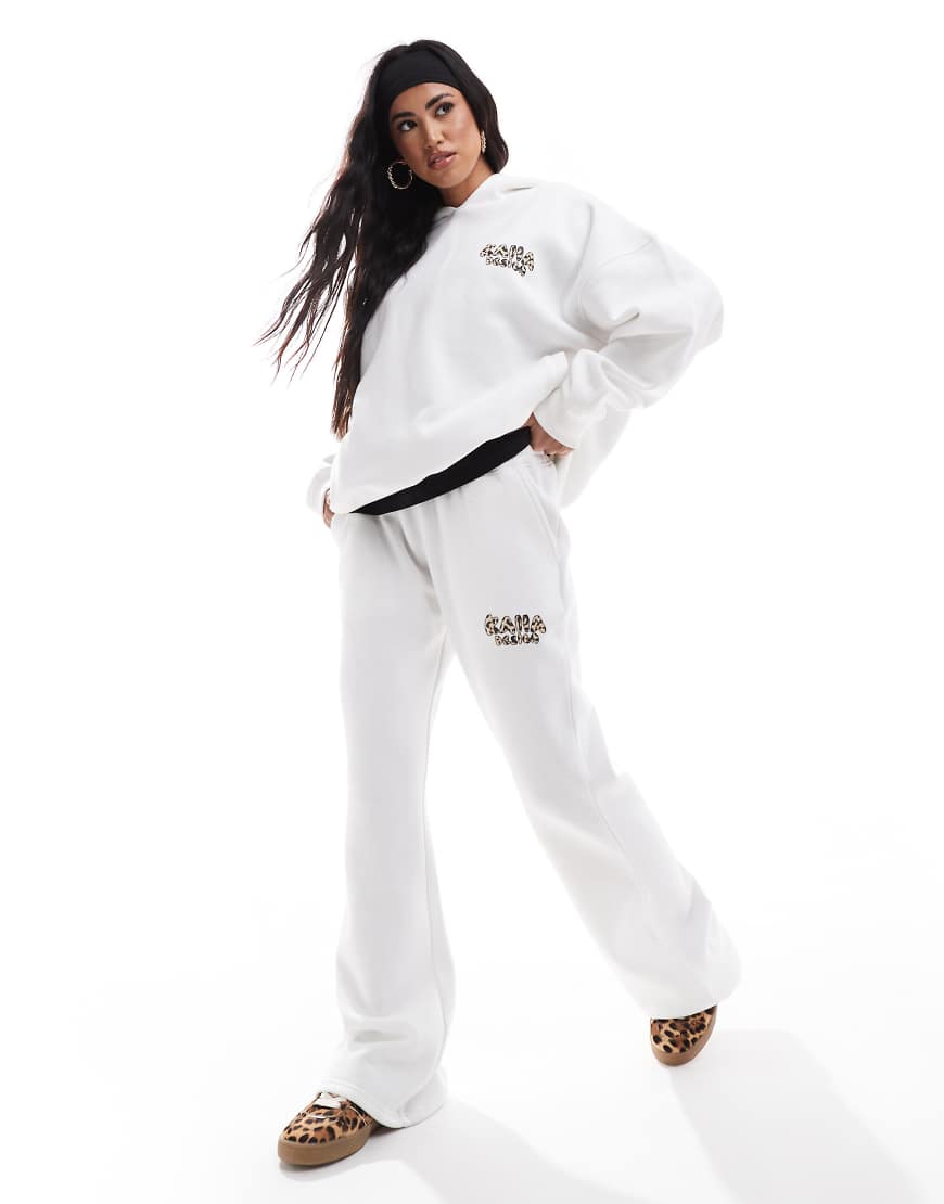 Kaiia - Exklusive Jogginghose aus Baumwollmix in Cremeweiß mit weitem Bein und Leoparden-Logo, Kombiteil von Kaiia