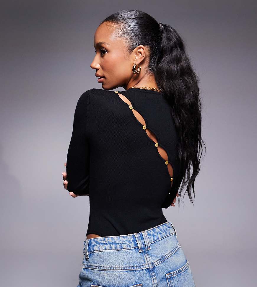 Kaiia - Exklusiver asymmetrischer Langarm-Body aus Strick in Schwarz mit Knopfleiste auf der Rückseite von Kaiia
