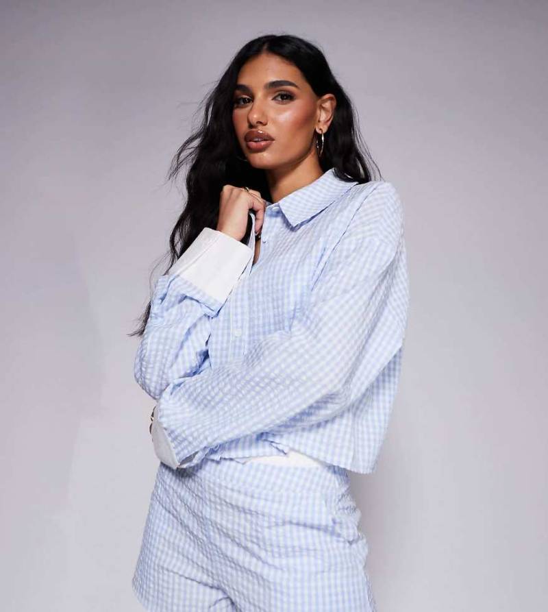 Kaiia - Exklusives Cropped-Hemd aus Seersucker mit hohem Baumwollanteil in Blau mit Vichy-Karos, Knopfleiste vorne und kontrastierendem Bündchen, Kombiteil von Kaiia