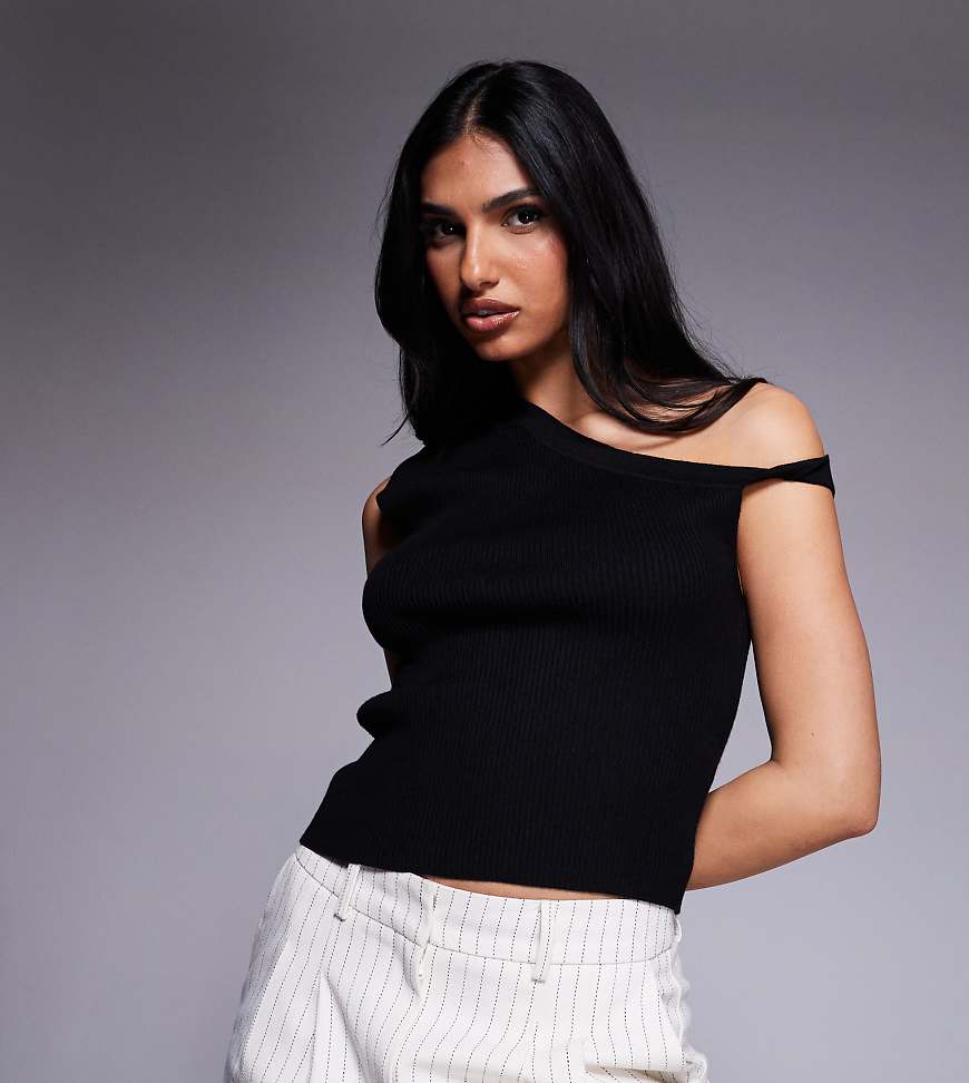 Kaiia - Exklusives schulterfreies kurzes Top aus Rippstrick in Schwarz mit verdrehtem Detail Kaiia - Exklusives schulterfreies kurzes Top aus Rippstrick in Schwarz mit verdrehtem Detail von Kaiia