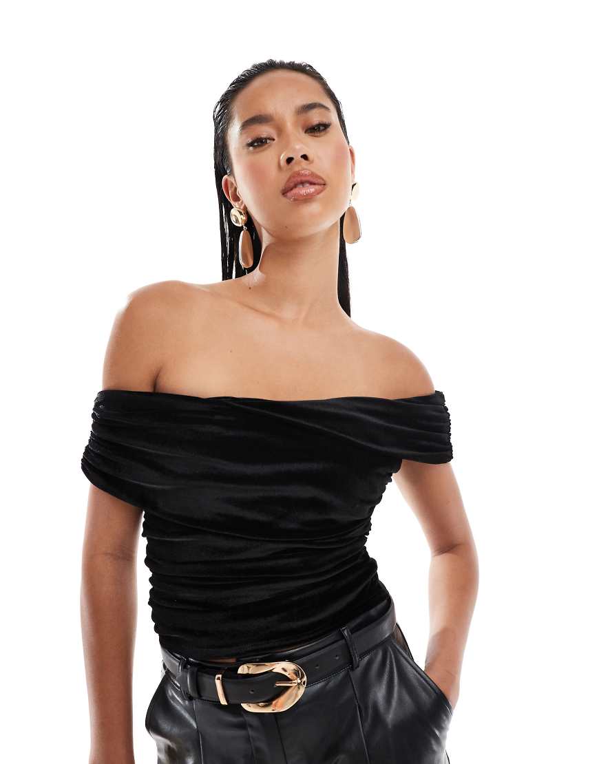 Kaiia - Exklusiv - Anschmiegsames, doppellagiges Trägertop in Schwarz mit Off-Shoulder-Träger und Drapierung Kaiia - Exklusiv - Anschmiegsames, doppellagiges Trägertop in Schwarz mit Off-Shoulder-Träger und Drapierung von Kaiia