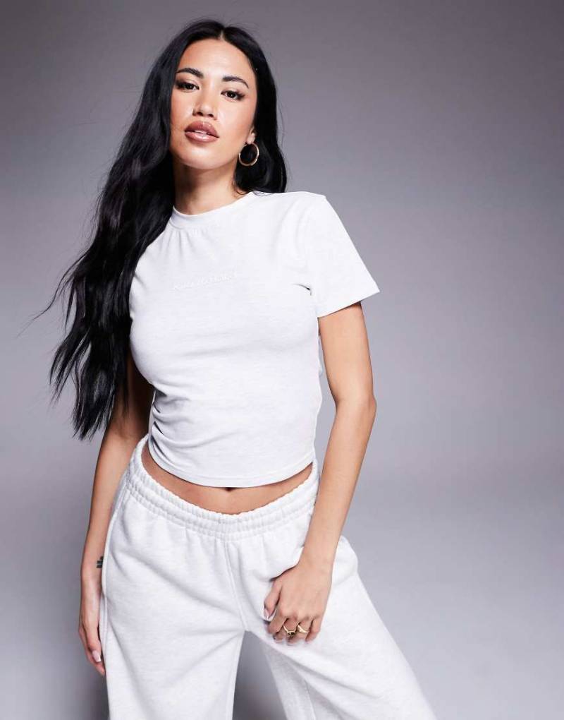 Kaiia - Figurbetontes Cropped-T-Shirt mit hohem Baumwollanteil in Hellgrau meliert mit Logodetail, Kombiteil von Kaiia