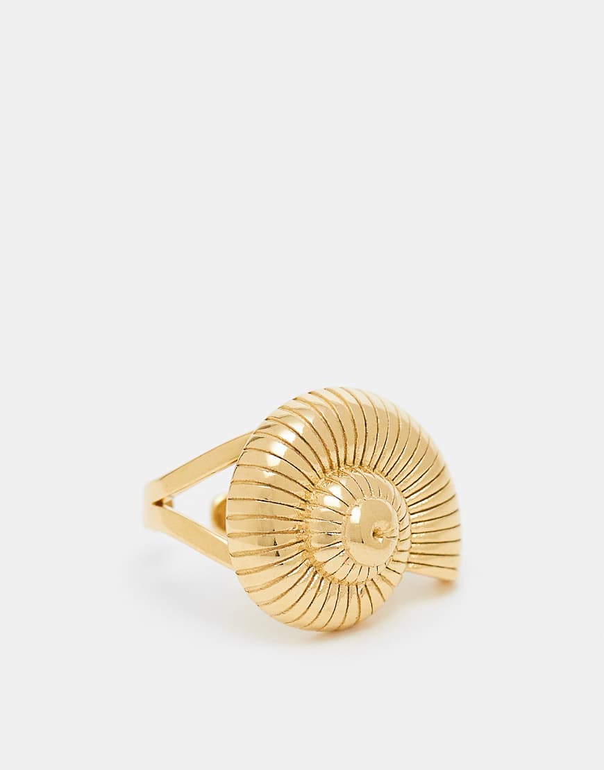 Kaiia - Goldfarbener verstellbarer Ring aus Edelstahl mit strukturiertem Muschel-Design von Kaiia
