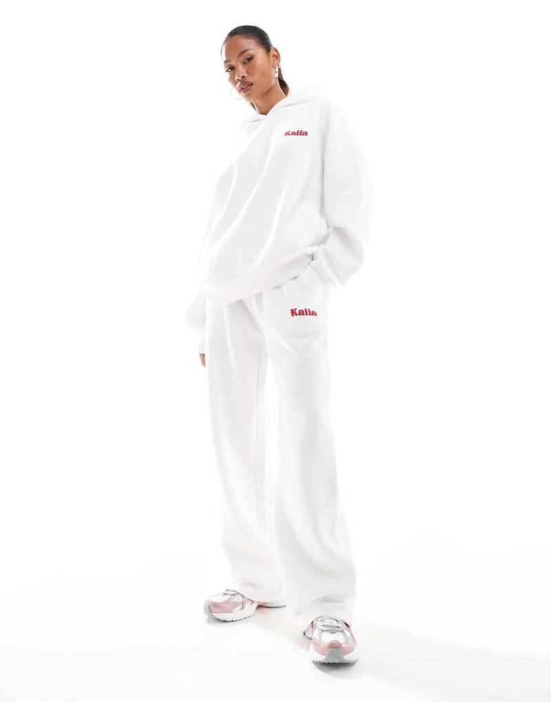 Kaiia - Exklusive Jogginghose aus Baumwollmix in Cremeweiß mit weitem Bein und Kirschprint auf der Rückseite, Kombiteil von Kaiia