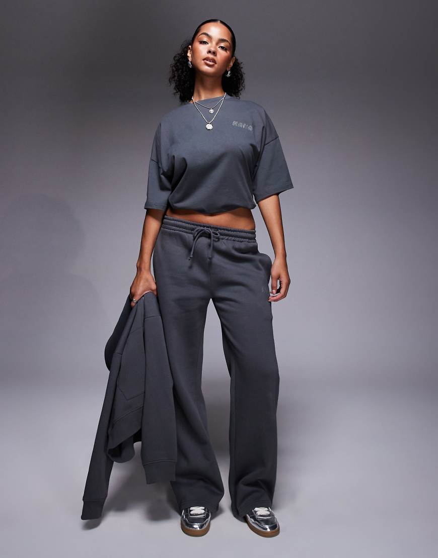 Kaiia - Jogginghose in Dunkelgrau mit weitem Bein und Logo, Kombiteil-Schwarz Kaiia - Jogginghose in Dunkelgrau mit weitem Bein und Logo, Kombiteil-Schwarz von Kaiia