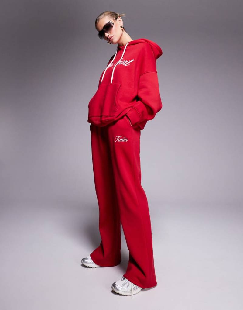 Kaiia - Jogginghose aus Baumwollmix in Rot mit aufgesticktem Schriftzug-Logo in Weiß, Kombiteil von Kaiia