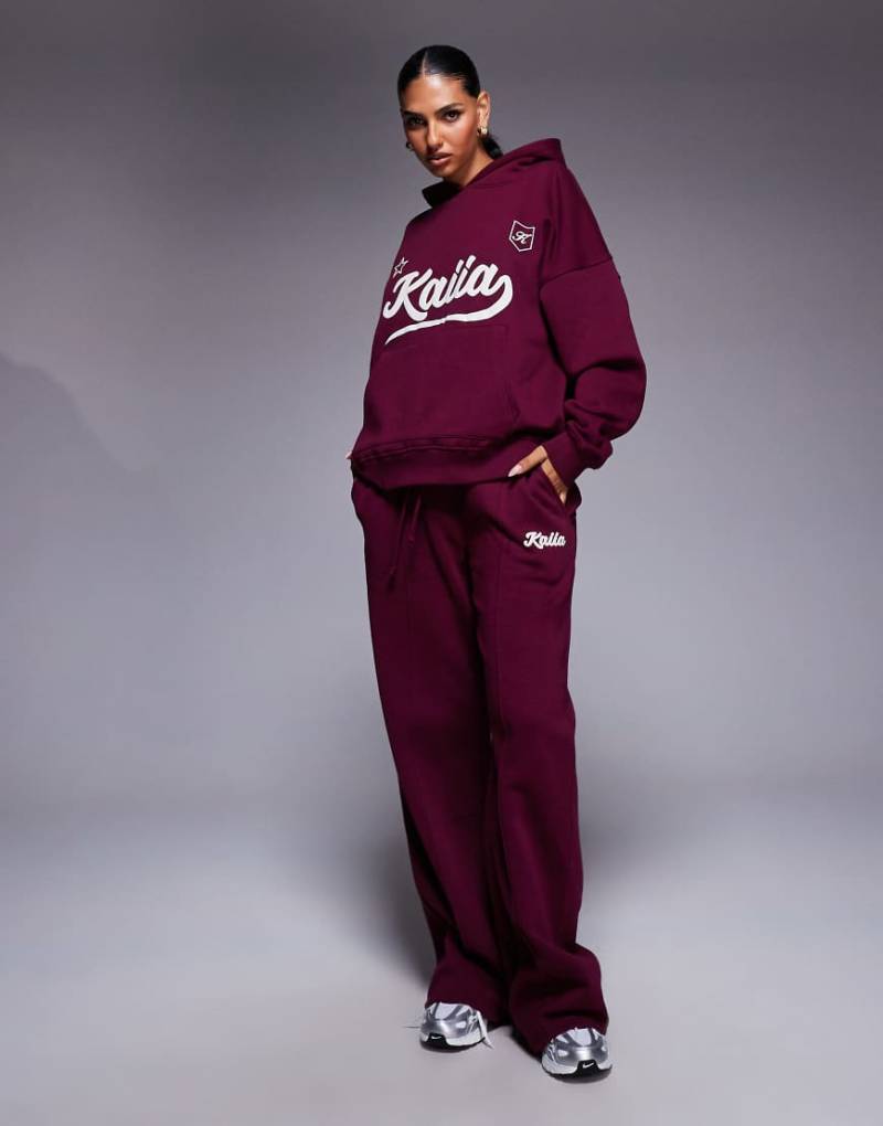 Kaiia - Jogginghose mit hohem Baumwollanteil in Burgunderrot und Creme mit Schriftzuglogo im Schaumprint und weitem Bein, Kombiteil-Bunt von Kaiia