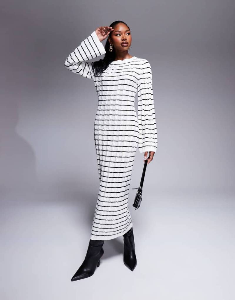 Kaiia - Exklusiv - Gestricktes Maxi-Pulloverkleid in Schwarz und Cremeweiß gestreift Kaiia - Exklusiv - Gestricktes Maxi-Pulloverkleid in Schwarz und Cremeweiß gestreift von Kaiia