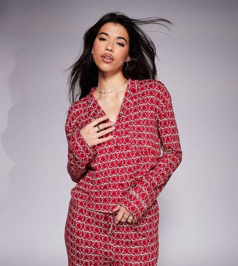 Kaiia - Mix and Match - Exklusives Cropped Pyjama-Oberteil in Burgunderrot mit Schleifenmuster und durchgehender Knopfleiste, Kombiteil-Bunt von Kaiia