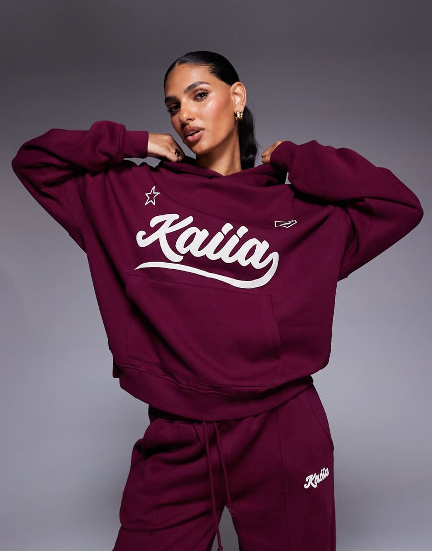 Kaiia - Oversize-Kapuzenpullover in Burgunderrot und Cremeweiß mit hohem Baumwollanteil und erhabenem Schriftzug-Logo, Kombiteil-Bunt von Kaiia