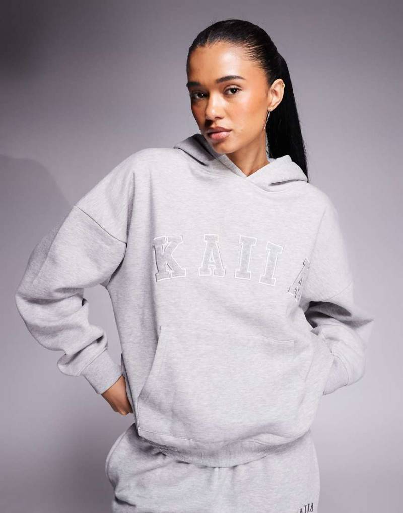 Kaiia - Oversize-Kapuzenpullover mit hohem Baumwollanteil in Dunkelgrau meliert mit Logo-Stickerei, Kombiteil-Bunt Kaiia - Oversize-Kapuzenpullover mit hohem Baumwollanteil in Dunkelgrau meliert mit Logo-Stickerei, Kombiteil-Bunt von Kaiia