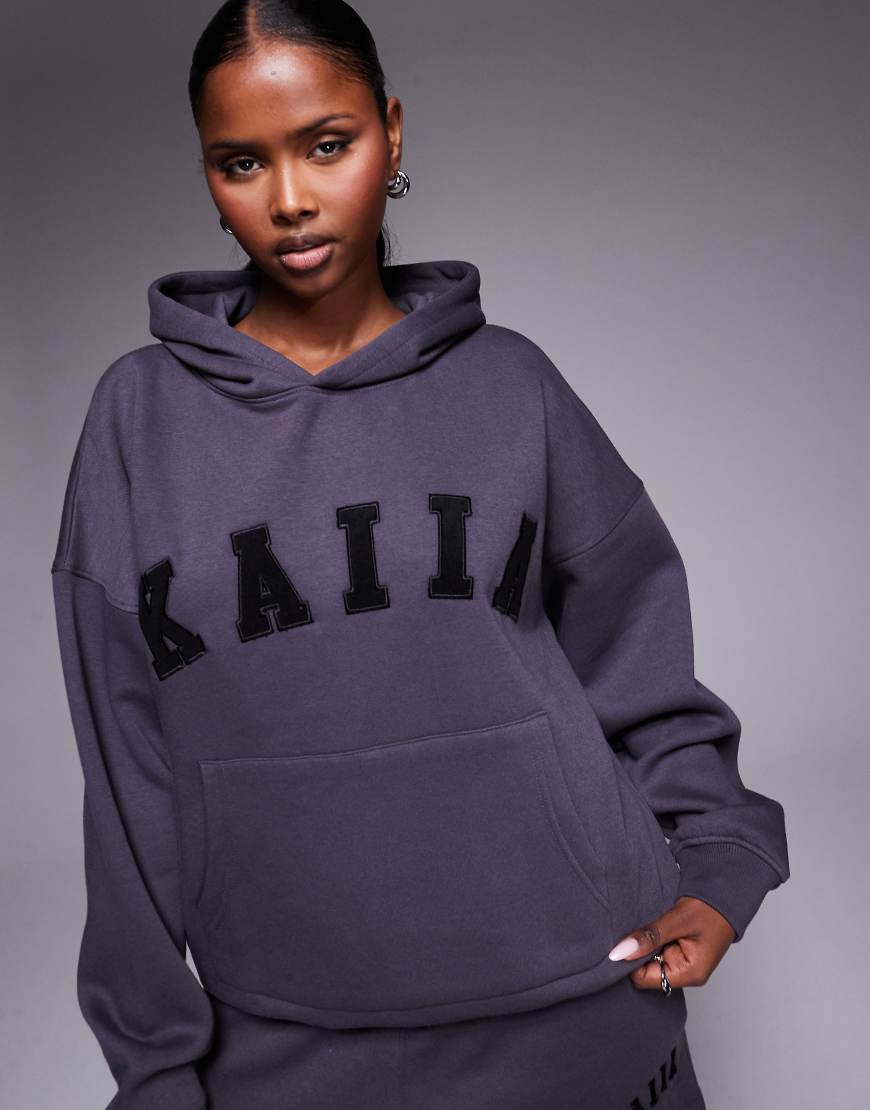 Kaiia - Oversize-Kapuzenpullover in Dunkelgrau mit Logo, Kombiteil Kaiia - Oversize-Kapuzenpullover in Dunkelgrau mit Logo, Kombiteil von Kaiia