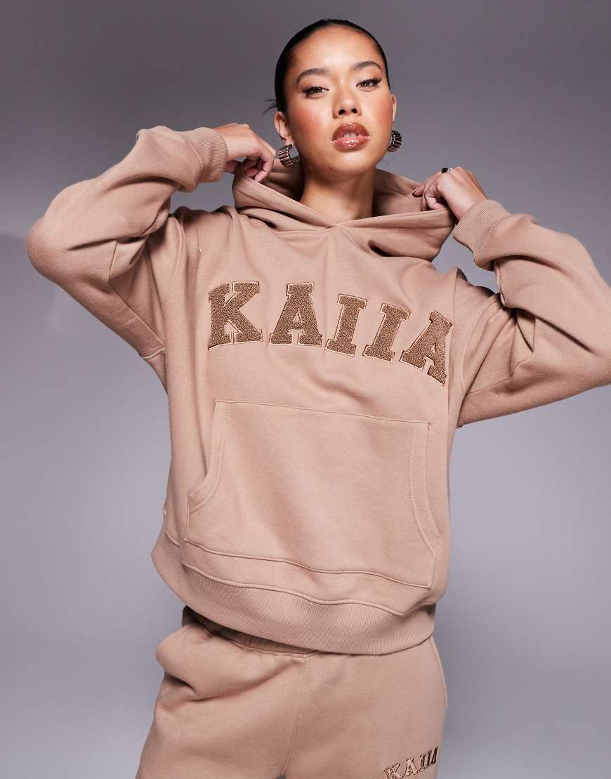 Kaiia - Oversize-Kapuzenpullover aus Bouclé in Espresso mit Logo, Kombiteil-Braun Kaiia - Oversize-Kapuzenpullover aus Bouclé in Espresso mit Logo, Kombiteil-Braun von Kaiia