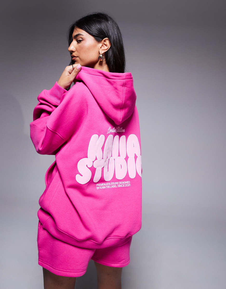 Kaiia - Oversize-Kapuzenpullover in Fuchsia und Rosa mit Logo-Schaumprint, Kombiteil Kaiia - Oversize-Kapuzenpullover in Fuchsia und Rosa mit Logo-Schaumprint, Kombiteil von Kaiia