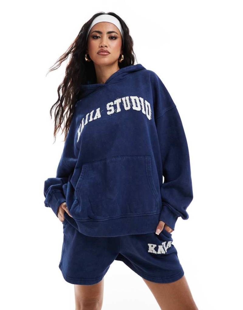Kaiia - Oversize-Kapuzenpullover in Jeansblau mit Logo-Applikation, Kombiteil von Kaiia