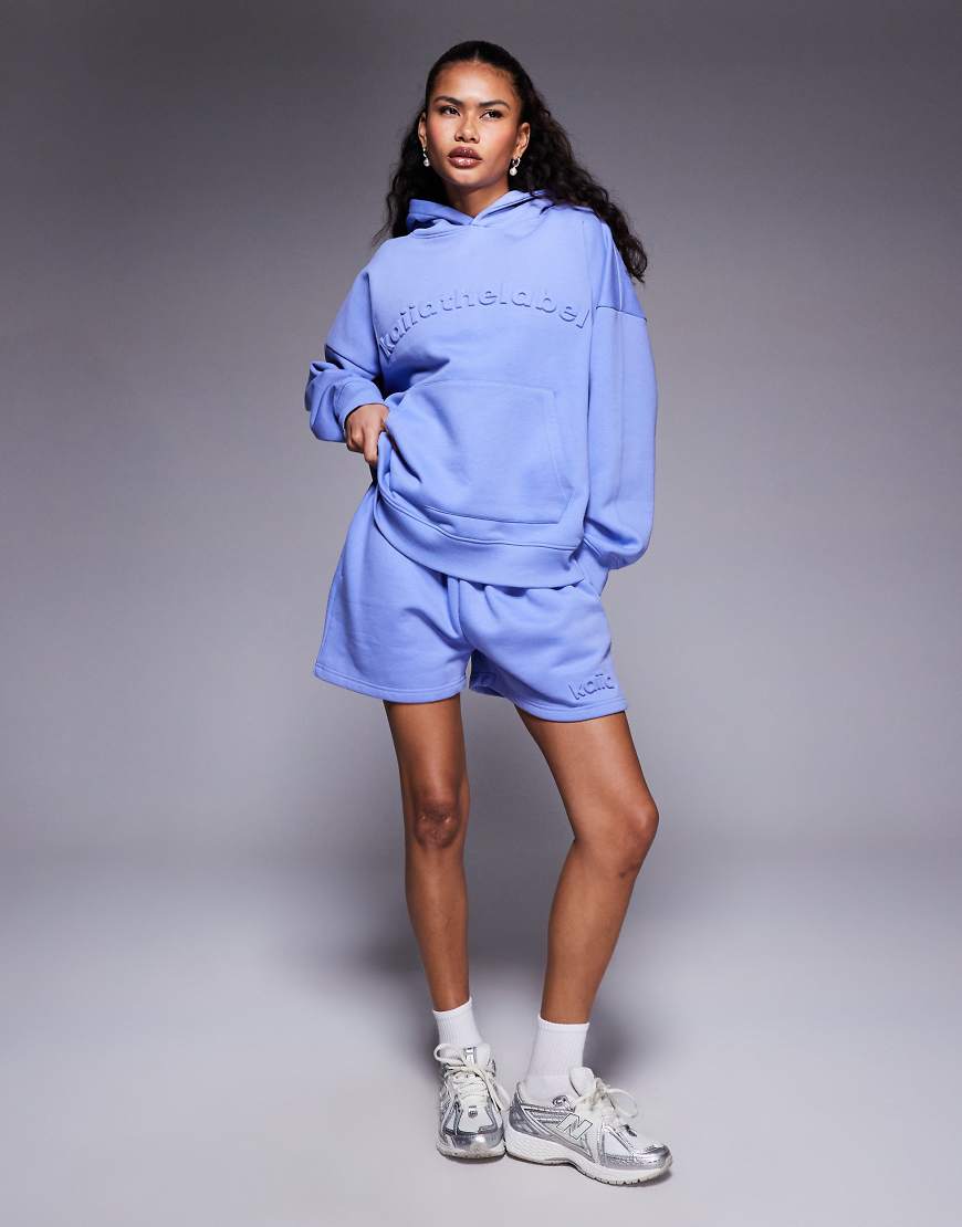 Kaiia - Oversize-Kapuzenpullover in Kornblumenblau mit Prägung, Kombiteil Kaiia - Oversize-Kapuzenpullover in Kornblumenblau mit Prägung, Kombiteil von Kaiia