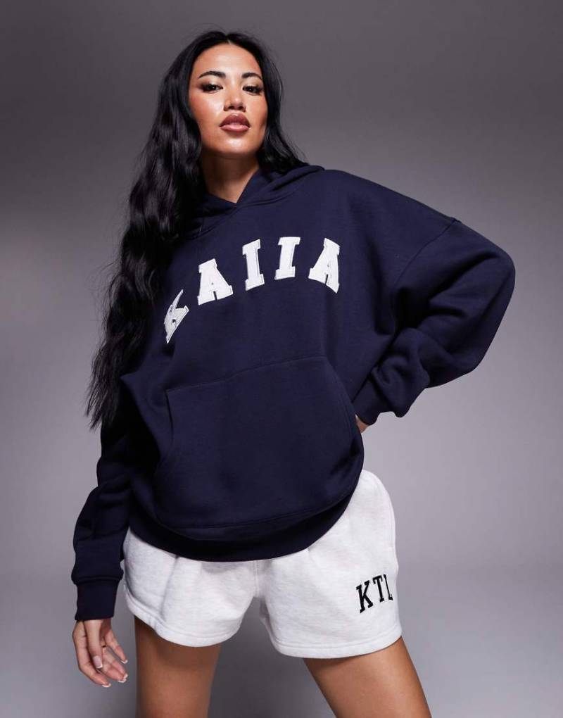 Kaiia - Oversize-Kapuzenpullover in Marineblau mit Logo-Stickerei von Kaiia