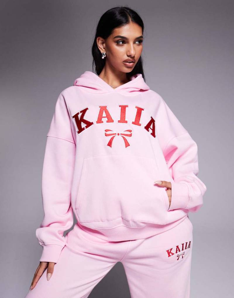Kaiia - Oversize-Kapuzenpullover aus Baumwollmix in Rosa mit Logostickerei in Rot, Kombiteil von Kaiia