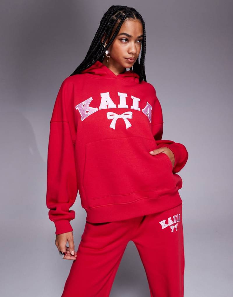 Kaiia - Oversize-Kapuzenpullover in Rot und Rosa mit Logo- und Schleifenstickerei, Kombiteil von Kaiia