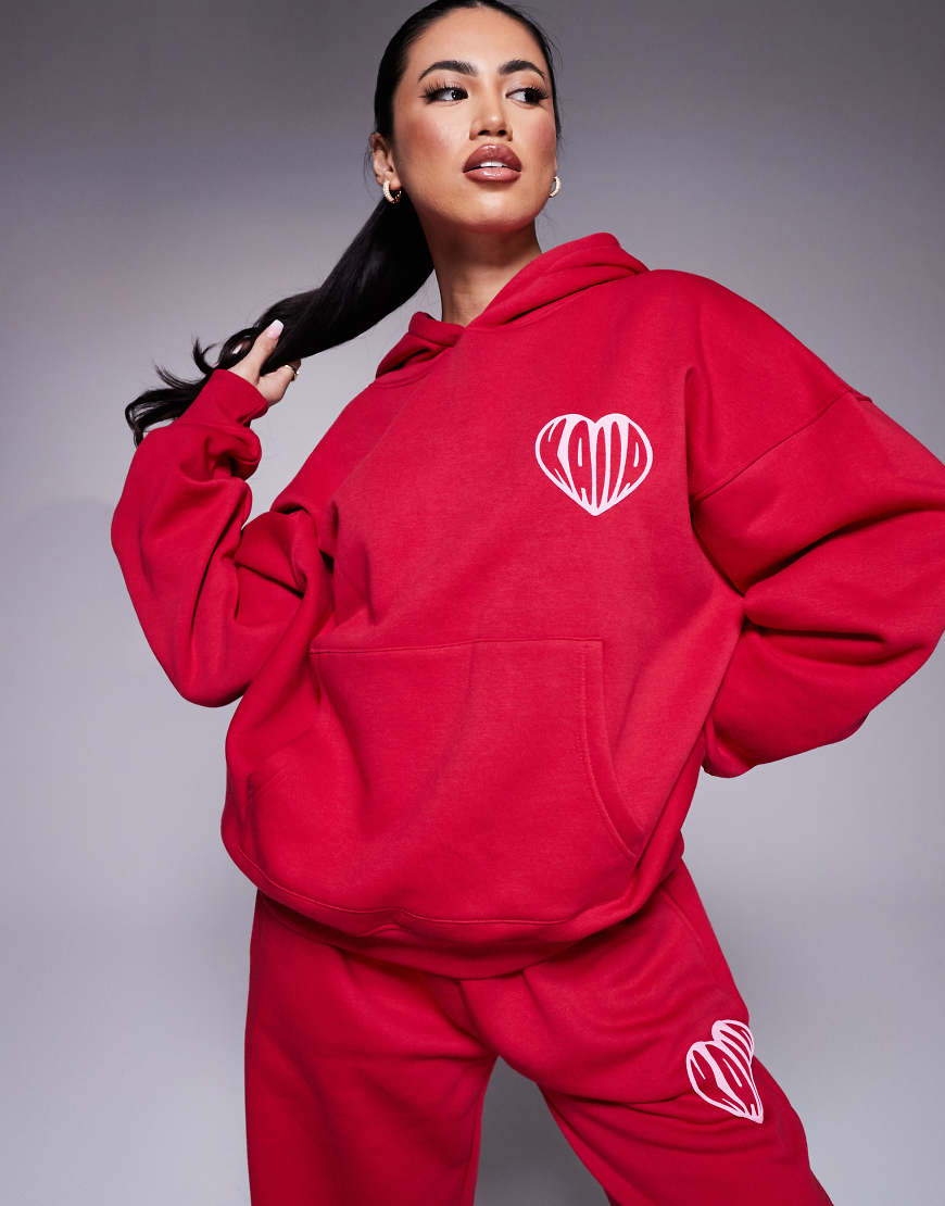 Kaiia - Oversize-Kapuzenpullover in Rot und Rosa mit farblich abgesetztem Herz-Logo, Kombiteil Kaiia - Oversize-Kapuzenpullover in Rot und Rosa mit farblich abgesetztem Herz-Logo, Kombiteil von Kaiia