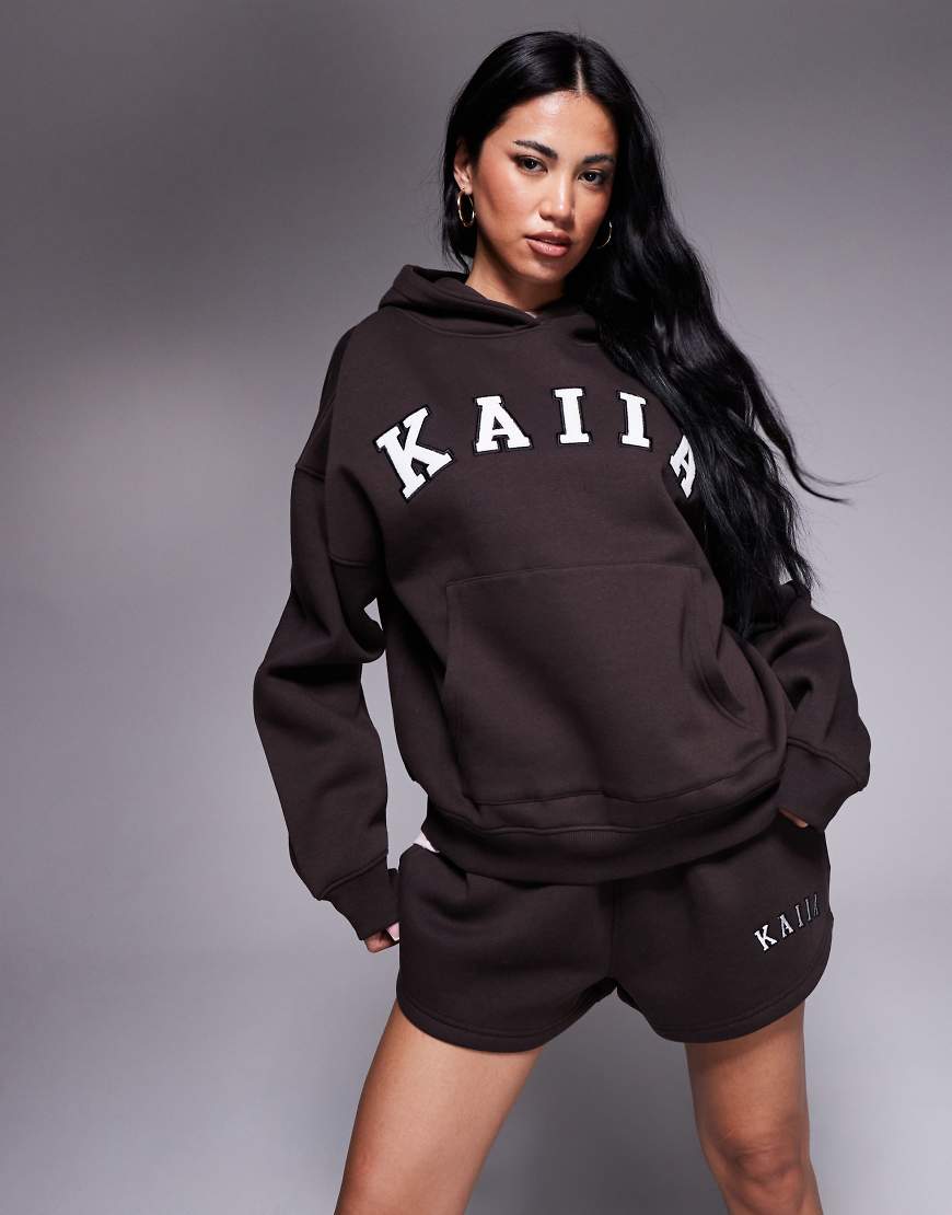 Kaiia - Oversize-Kapuzenpullover in Schokobraun mit Logo-Stickerei, Kombiteil Kaiia - Oversize-Kapuzenpullover in Schokobraun mit Logo-Stickerei, Kombiteil von Kaiia