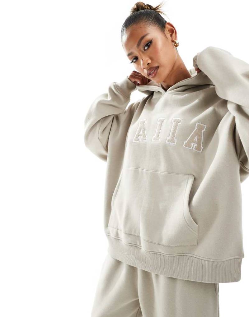 Kaiia - Oversize-Kapuzenpullover in Steinbeige mit Logo, Kombiteil-Neutral von Kaiia